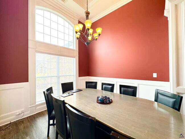 Building Photo - 205 Cheshire Dr