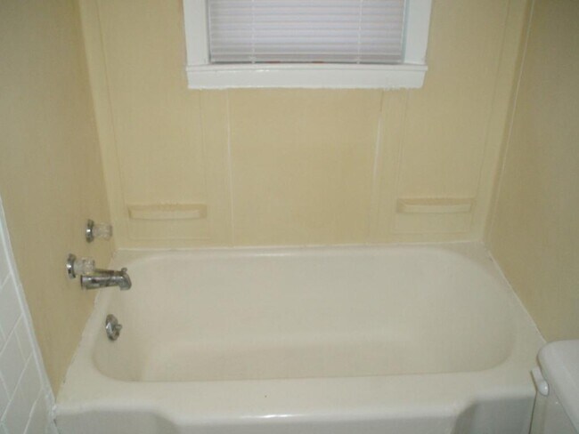 Building Photo - 922 Melvin Court # 2