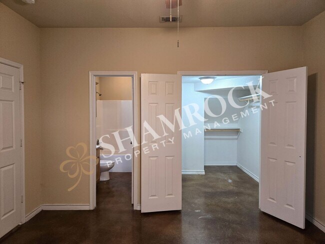 Building Photo - 115 Bentwood Dr