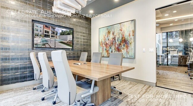 Building Photo - Candela