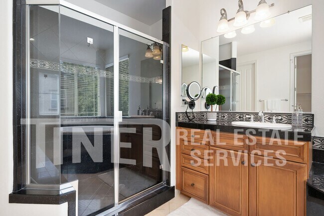 Building Photo - 2469 Kinsella Way