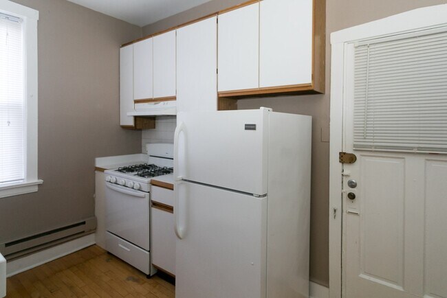 Building Photo - 1322 Oak Ave