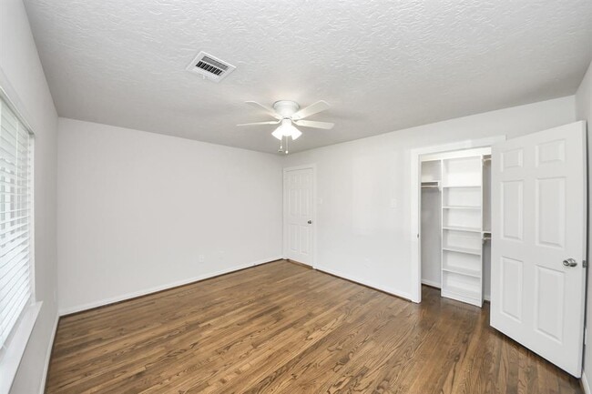 Building Photo - 8705 Dunlap St