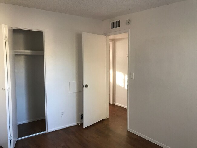 Building Photo - 3996 S Evergreen Ave