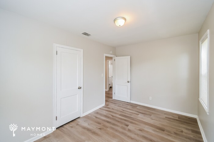 Building Photo - 1122 Saratoga Blvd