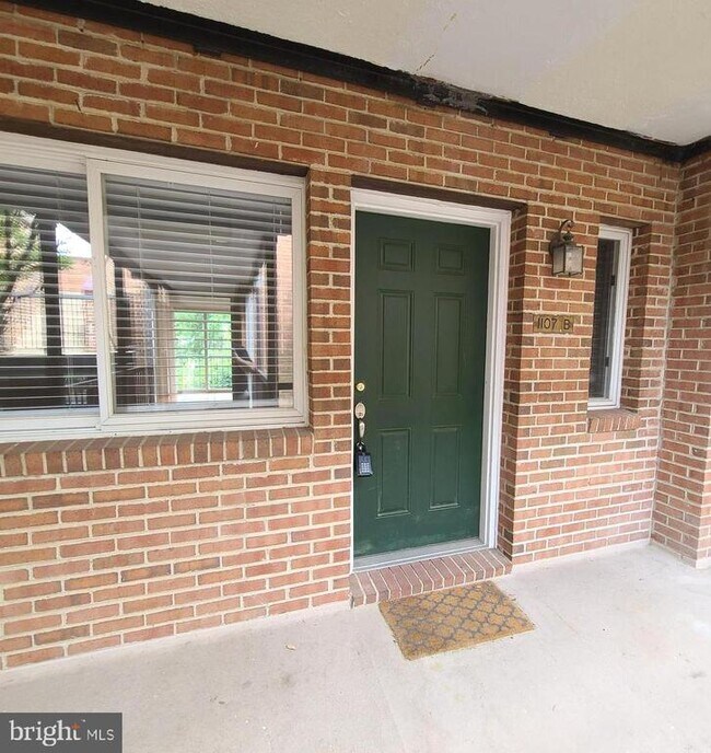 Building Photo - 1107 N Taylor St
