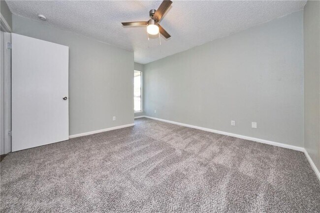 Building Photo - 902 Fieldwood Dr