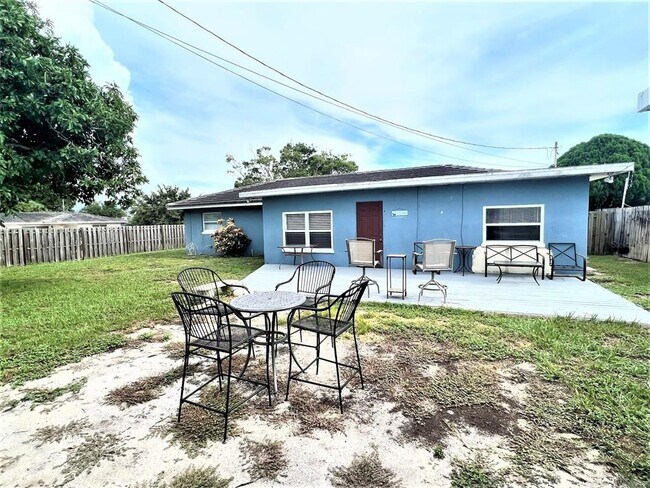 Building Photo - 11401 64th Terrace N