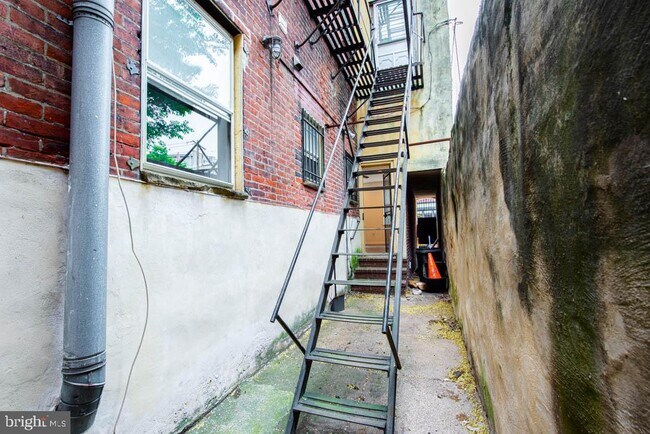 Building Photo - 545 Christian St