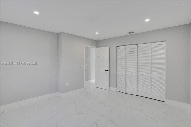 Building Photo - 5314 SW 140th Pl