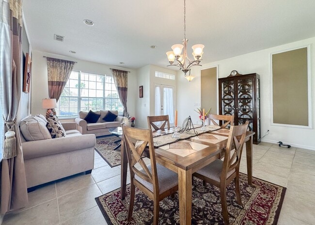 Building Photo - Furnished Rental in Golf Cart District!