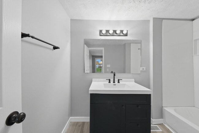 Building Photo - 228 E Siebenthaler Ave