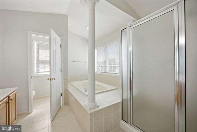 Building Photo - 20 Pinehurst Ln