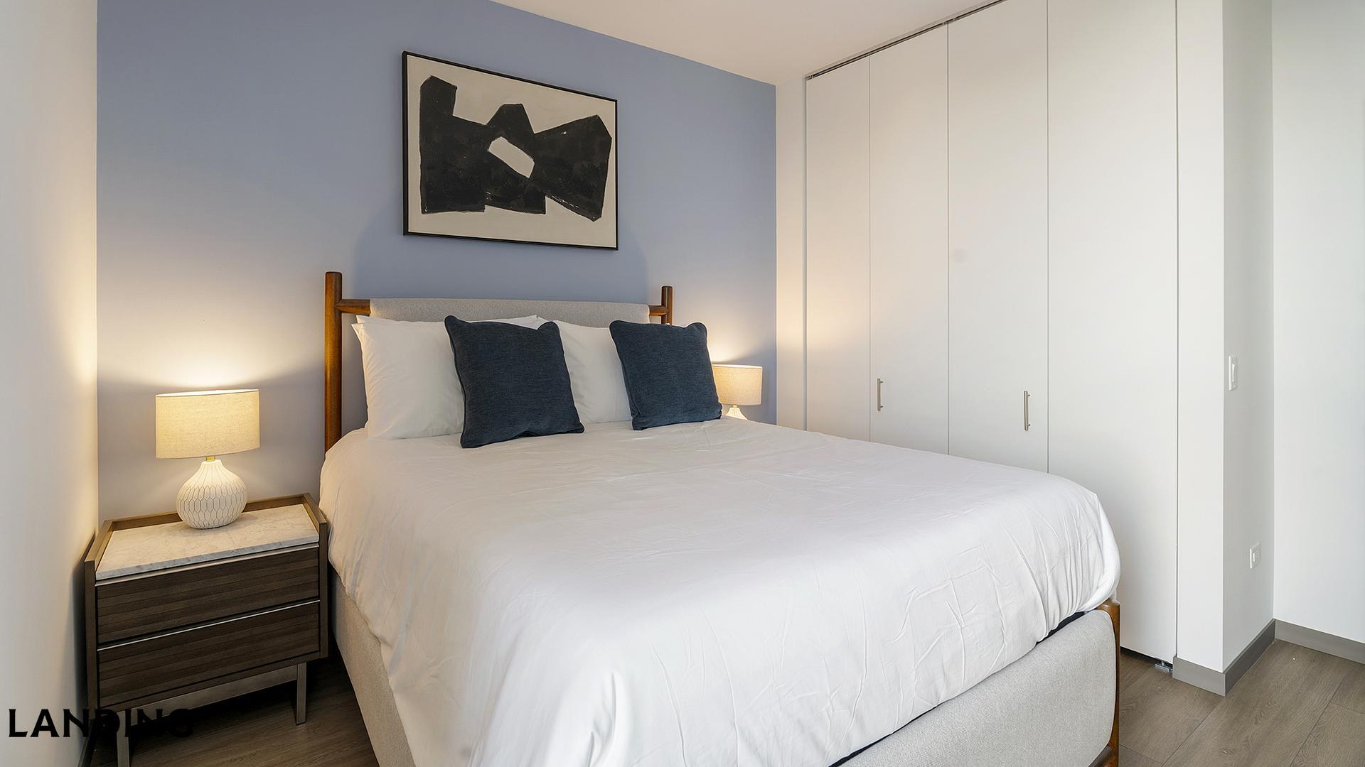 Building Photo - 513 S Damen Ave