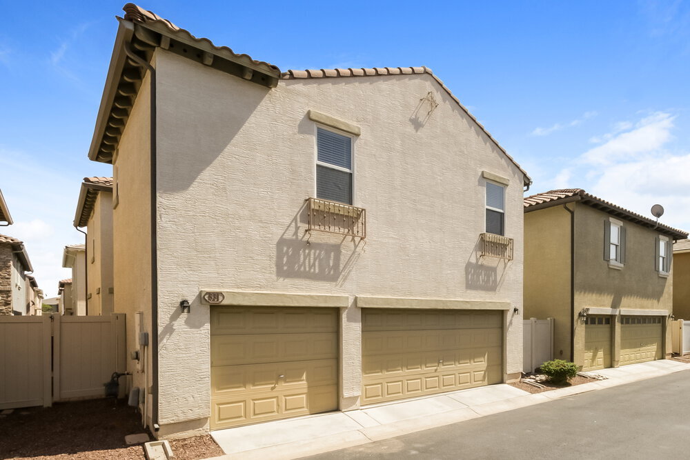 Building Photo - 831 S Henry Ln