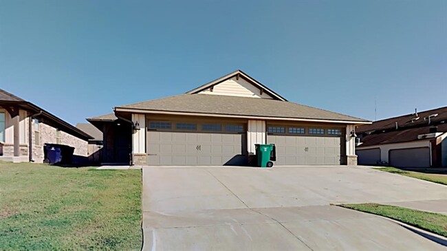 Building Photo - 443 Summit Ridge Dr