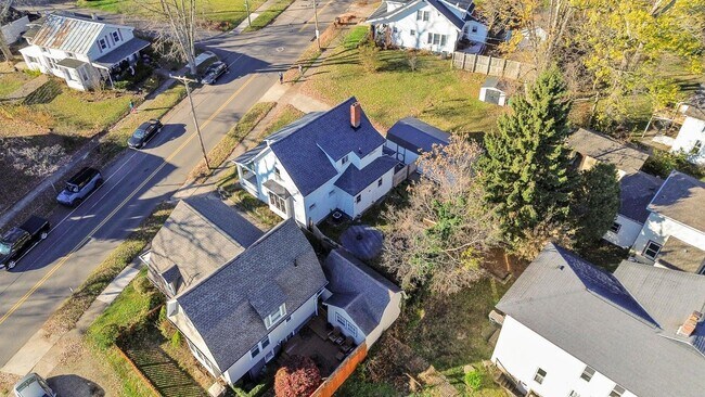 Building Photo - 12 Mansfield Ave