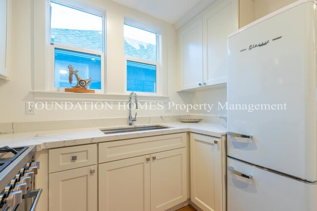 Building Photo - Newly Remodeled - Luxury Finishes - Downtown - 1BR/1BA - FOUNDATION