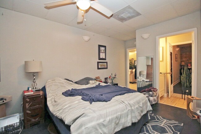 Building Photo - Stylish Apartment Living in the Heart of t...