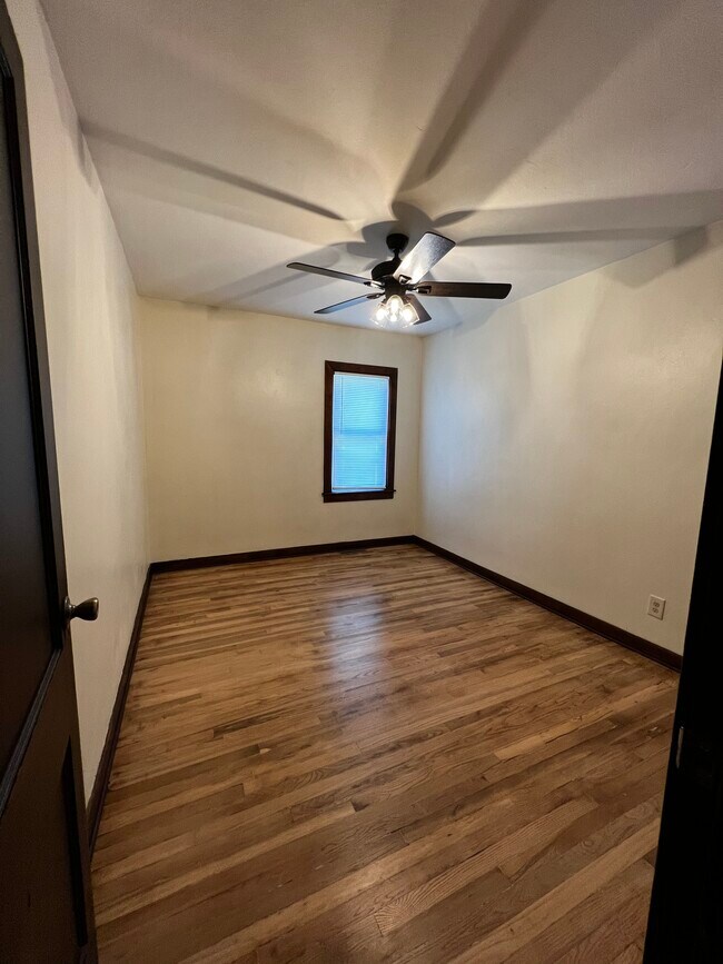 Building Photo - 111 N Chanute St