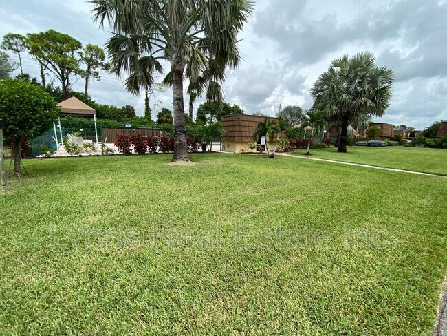 Building Photo - 1667 Park Meadows Dr