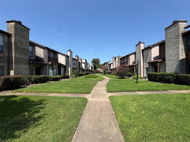 Building Photo - 12300 Brookglade Cir