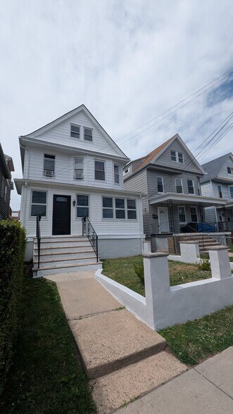 Building Photo - 352 Jackson St