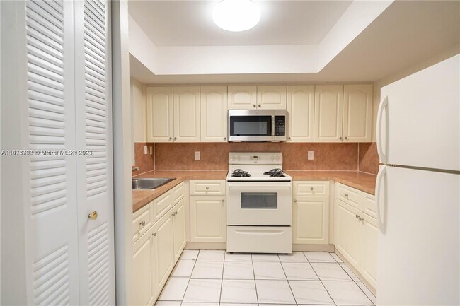 Building Photo - 12209 SW 14th Ln