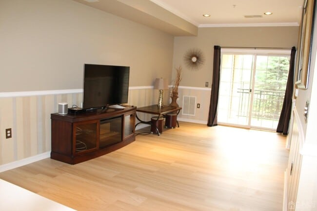 Building Photo - 514 Doral Ct