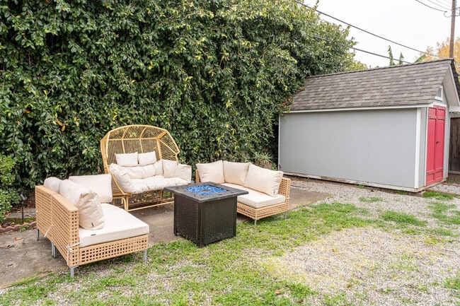 Building Photo - 1004 Airport Blvd