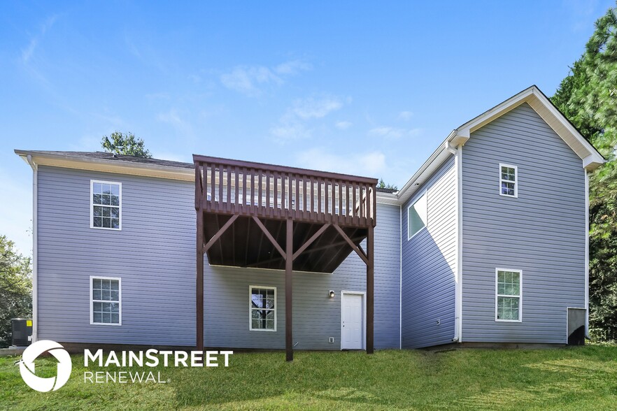 Building Photo - 2207 Clarendon Ct NE