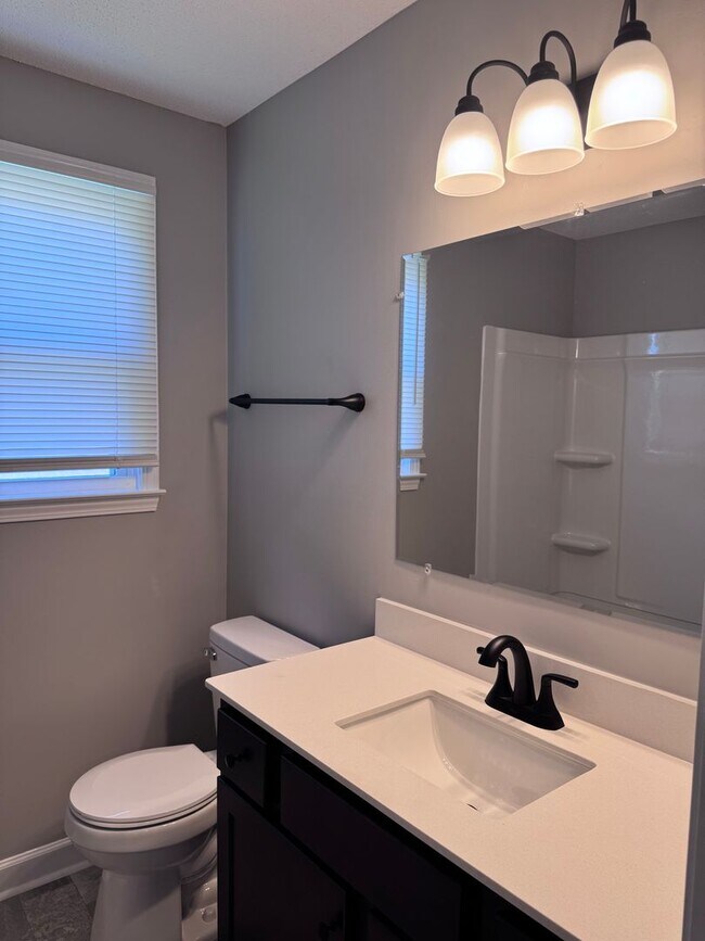 Building Photo - 130 Shady Maple Dr