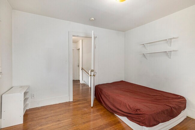 Building Photo - 415 N Thayer St