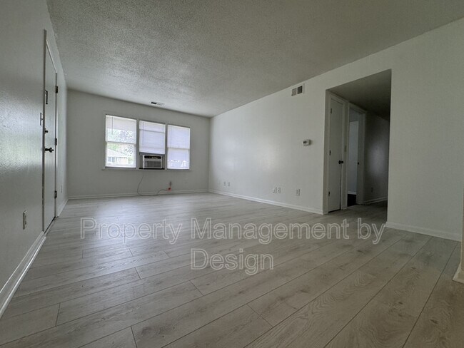 Building Photo - 1039 5th St