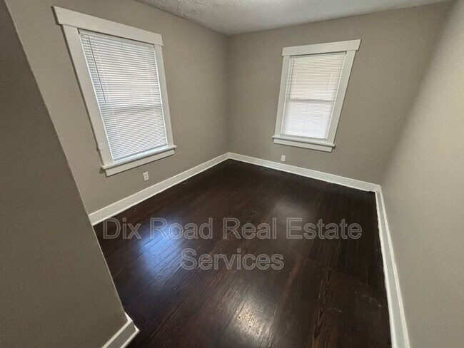 Building Photo - 1754 Suman Ave