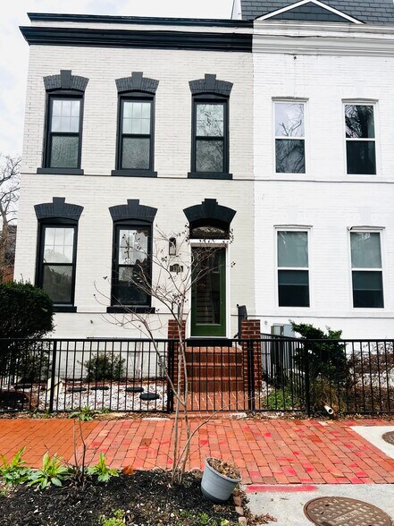 Building Photo - 116 Thomas St NW