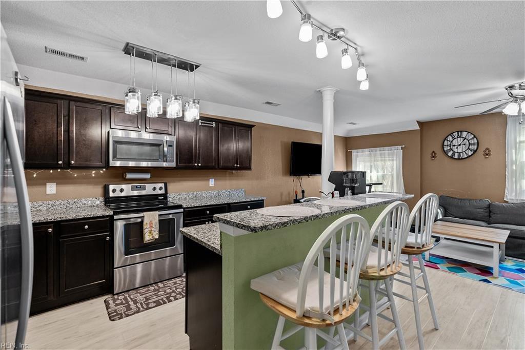 Building Photo - 2605 Bapaume Ave