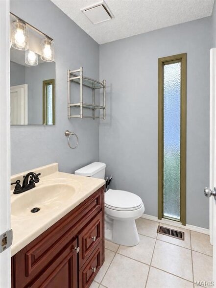 Building Photo - 14331 Rainy Lake Dr