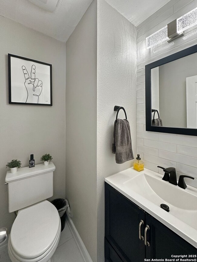 Building Photo - A beautifully remodeled 3-bedroom 2.5-bath...