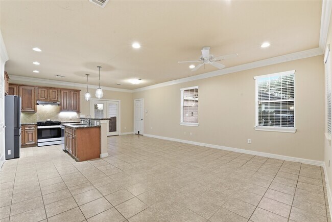 Building Photo - 415 San Julio St