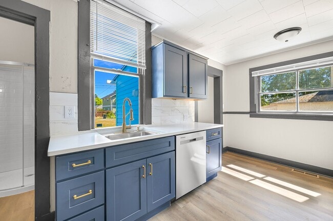 Building Photo - 4 Bedroom Home for Rent! Remodeled Home wi...