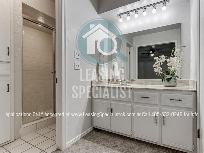 Building Photo - Stunning Yukon 3 Bed 2 Bath Home Available...