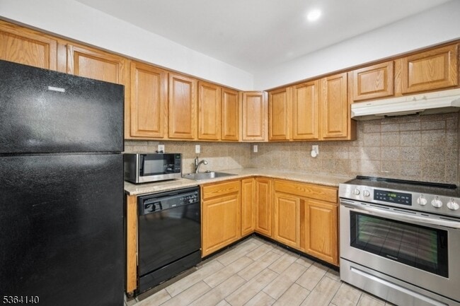Building Photo - 798 Eves Dr