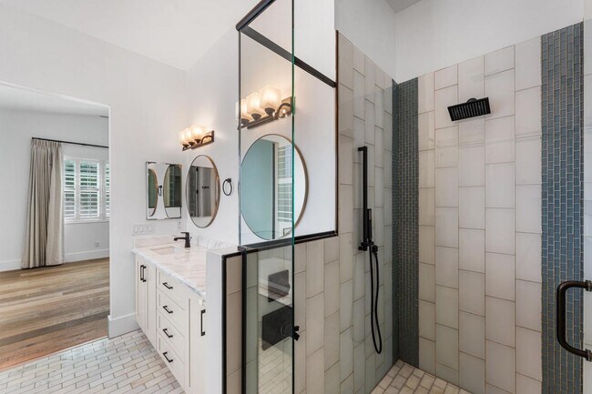 Building Photo - 4145 E Campbell Ave