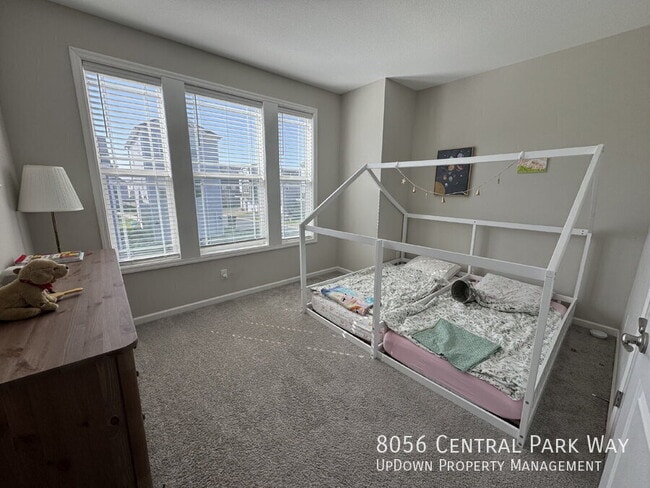 Building Photo - 8056 Central Park Way