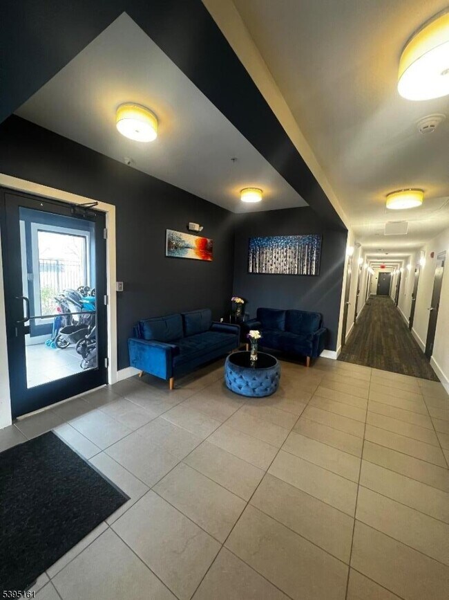 Building Photo - 22 Center St