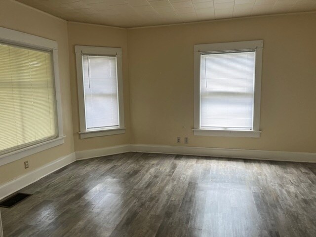 Building Photo - 532 Western Ave