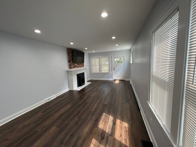 Building Photo - 931 Thomas Rd