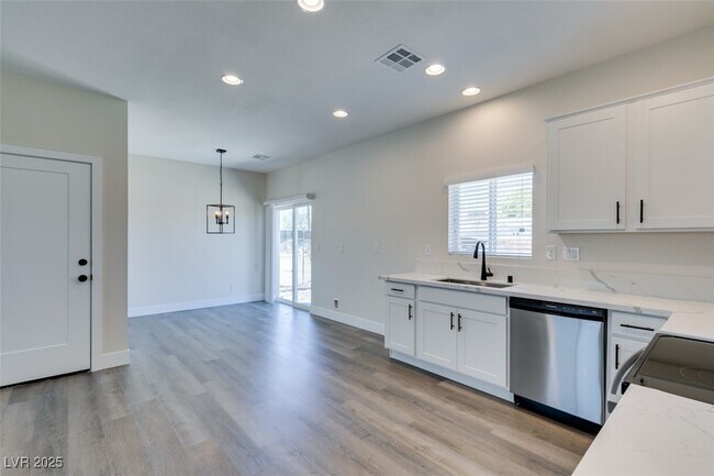 Building Photo - 1912 Carver Ave