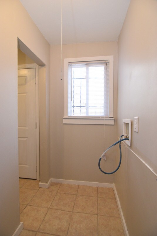 Building Photo - Renovated 2 Bedroom Duplex - Section 8 OK